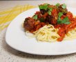 Spaghete cu chiftele si sos de rosii-14