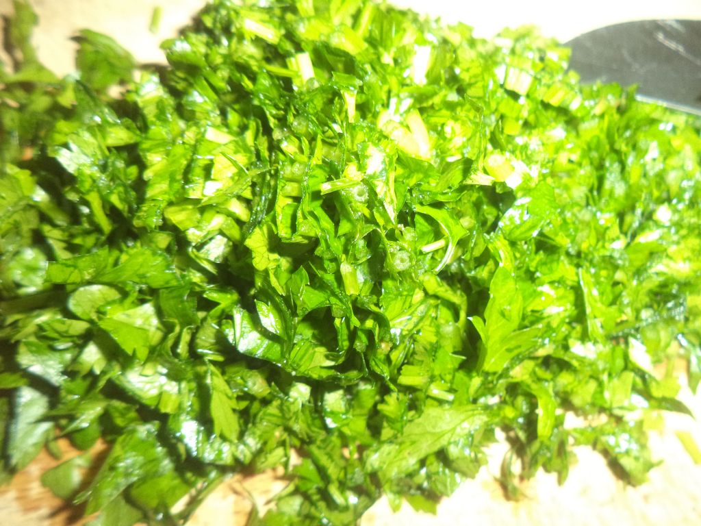 Salata de legume fierte cu maioneza si patrunjel verde