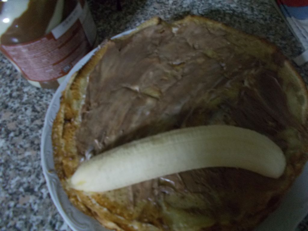 Banane infasurate in clatite cu susan, cu crema de ciocolata si lapte