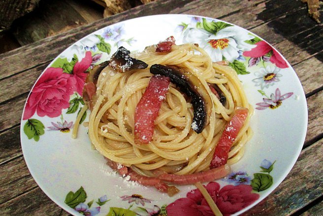 Spaghete cu ciuperci si speck