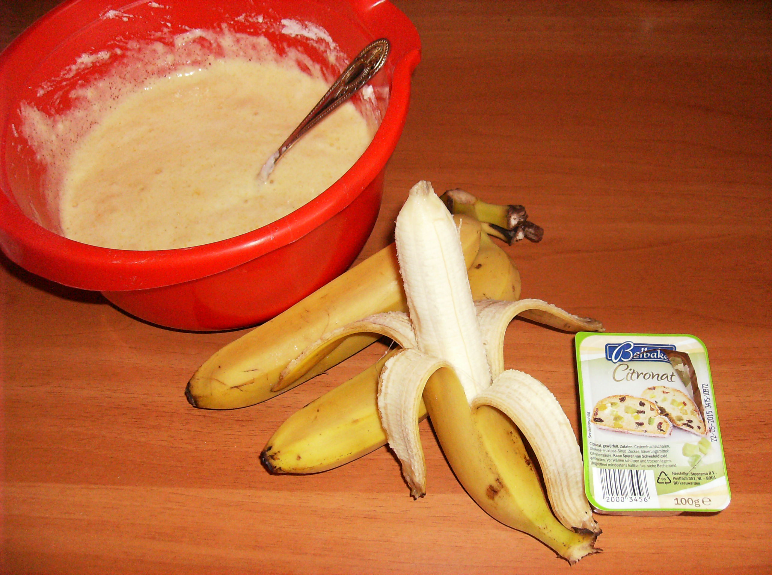 Prăjitură cu banane și coajă de chitră (lămâie, portocale)