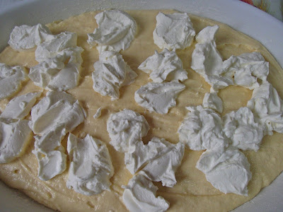 Prăjitură cu cremă de brânză şi vişine