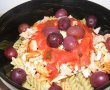 Salată de paste cu păstrăv afumat şi sos de roşii-8