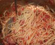 Spaghetti cu conserva din carne si sos de rosii cu usturoi-26