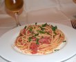 Spaghetti cu conserva din carne si sos de rosii cu usturoi-30