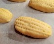 Biscuiti vanilati cu branza dulce si lamaie-2