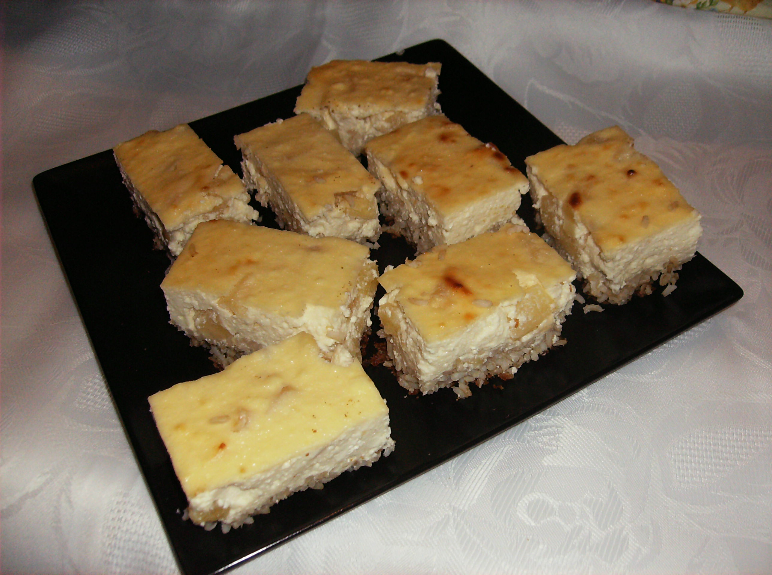 Budincă de orez cu brânză şi ananas
