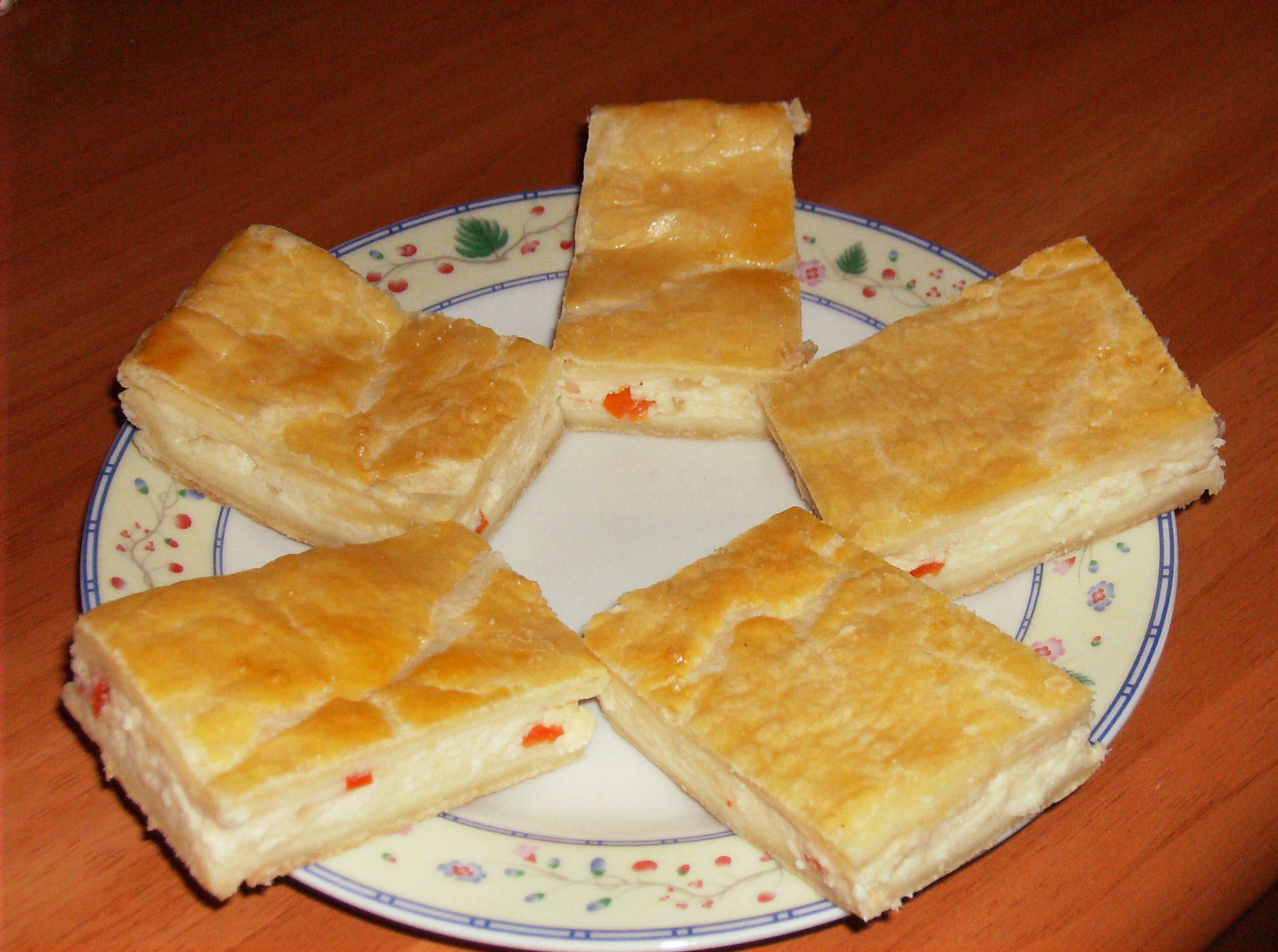Plăcintă cu brânză şi ardei