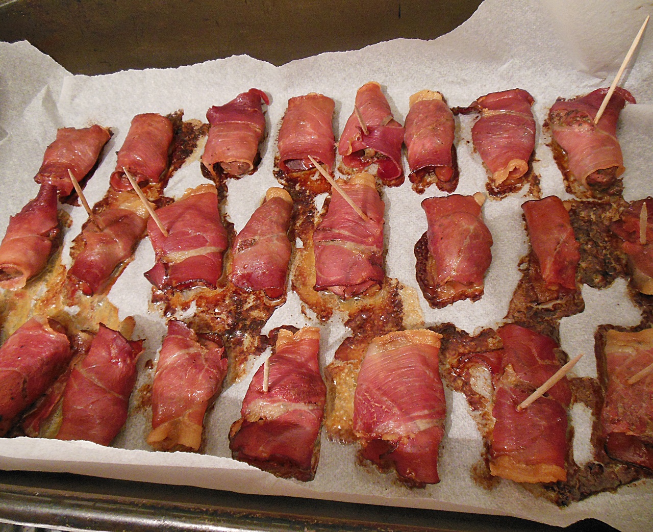 Ficatei de pui inveliti in bacon