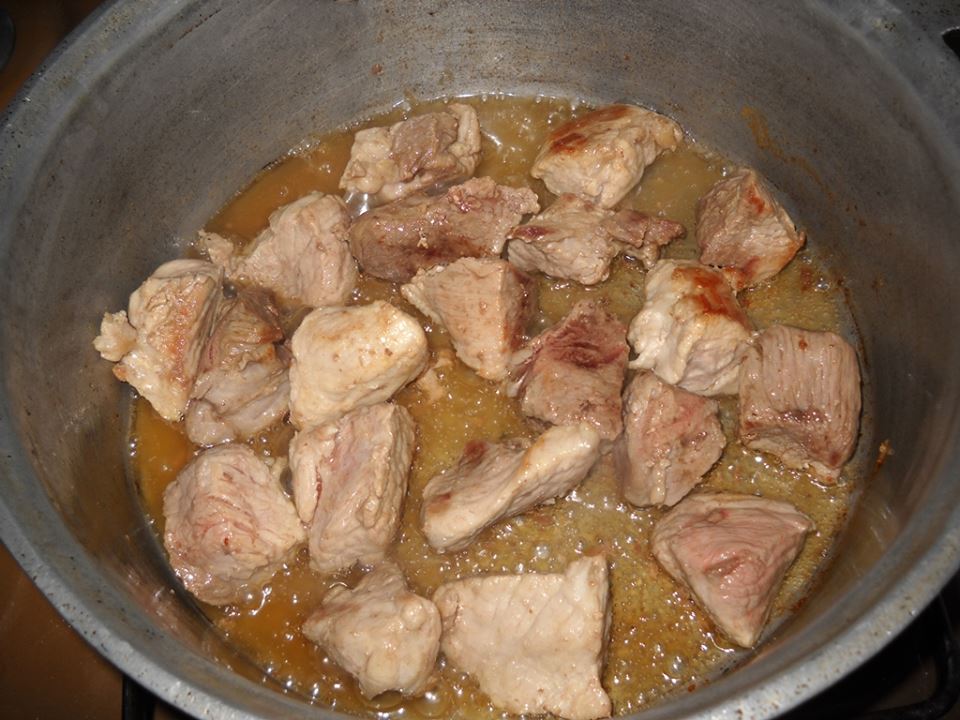 Tocanita gustoasa de cartofi cu carne de porc