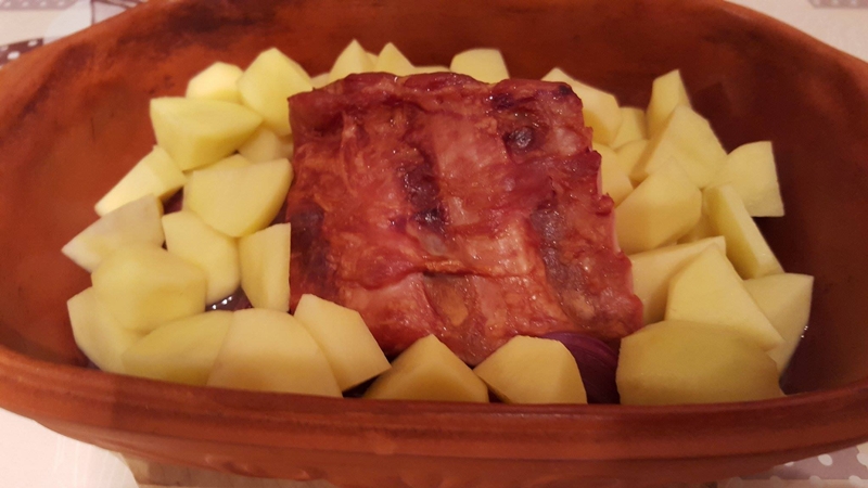 Scarita de porc cu cartofi la cuptor