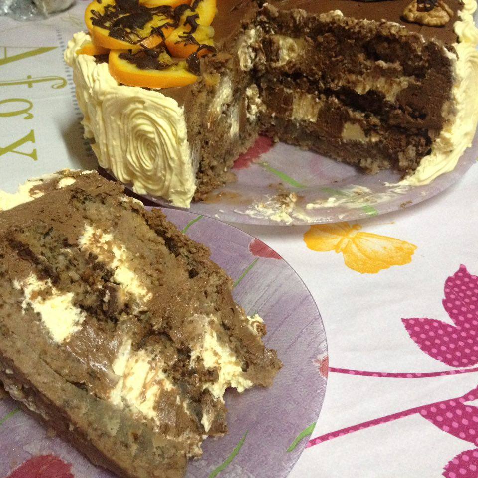 Tort de ciocolata, portocale si nuci pentru o dubla aniversare