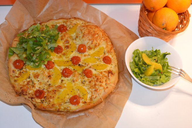 Pizza cu portocale, asortata cu salata