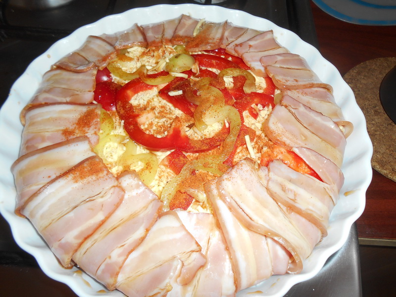 Specialitate cu bacon si carne tocata la cuptor