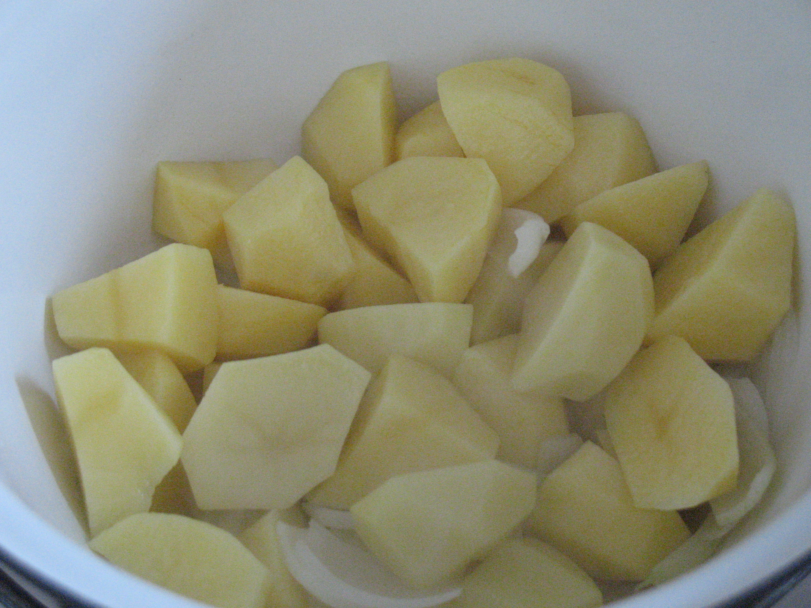 Supa crema de cartofi cu ardei copt si usturoi