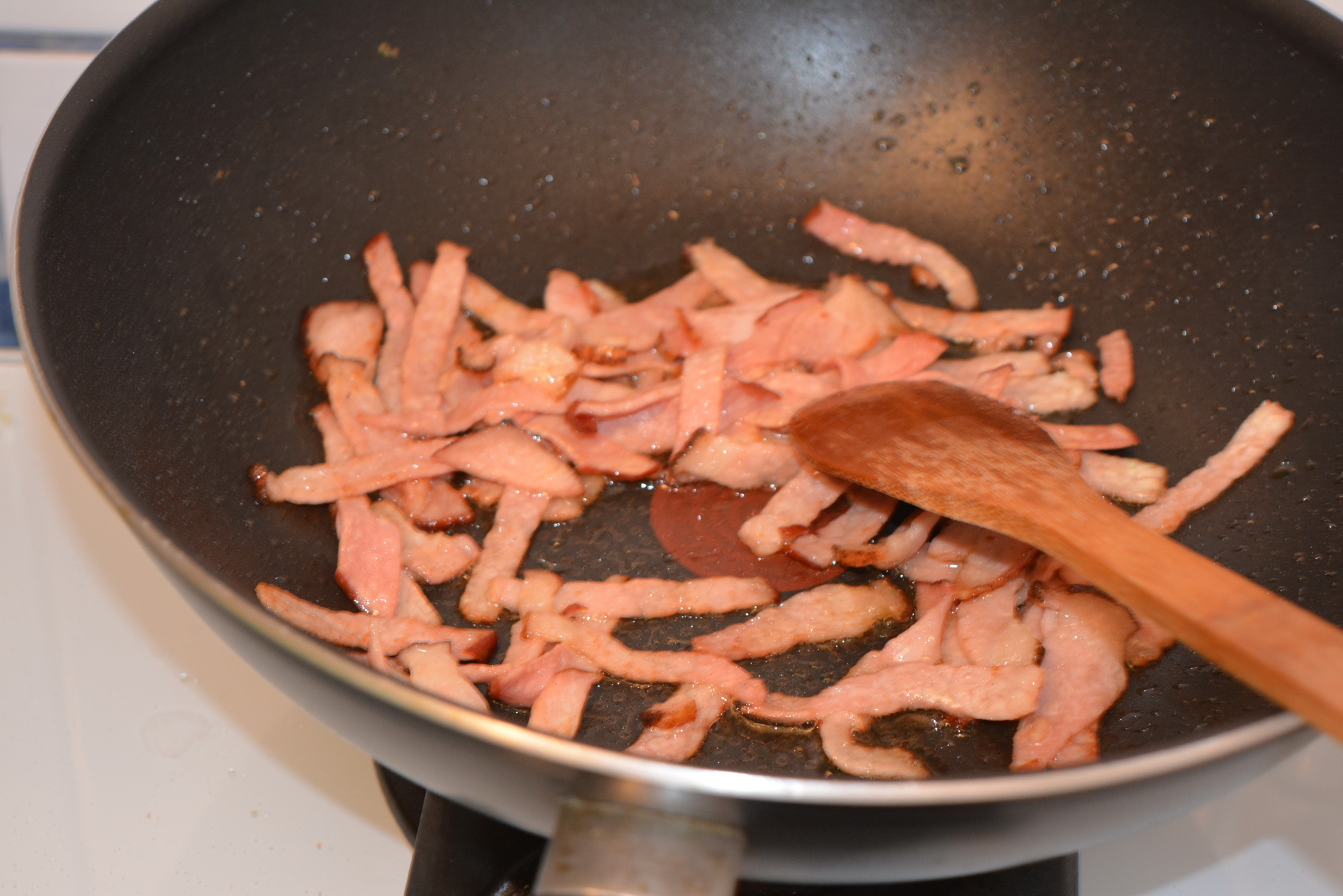 Tocana taraneasca din muschiulet de porc sub piure de cartofi cu mazare