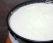 Tort aniversar cu crema de lapte si jeleu de capsuni-15