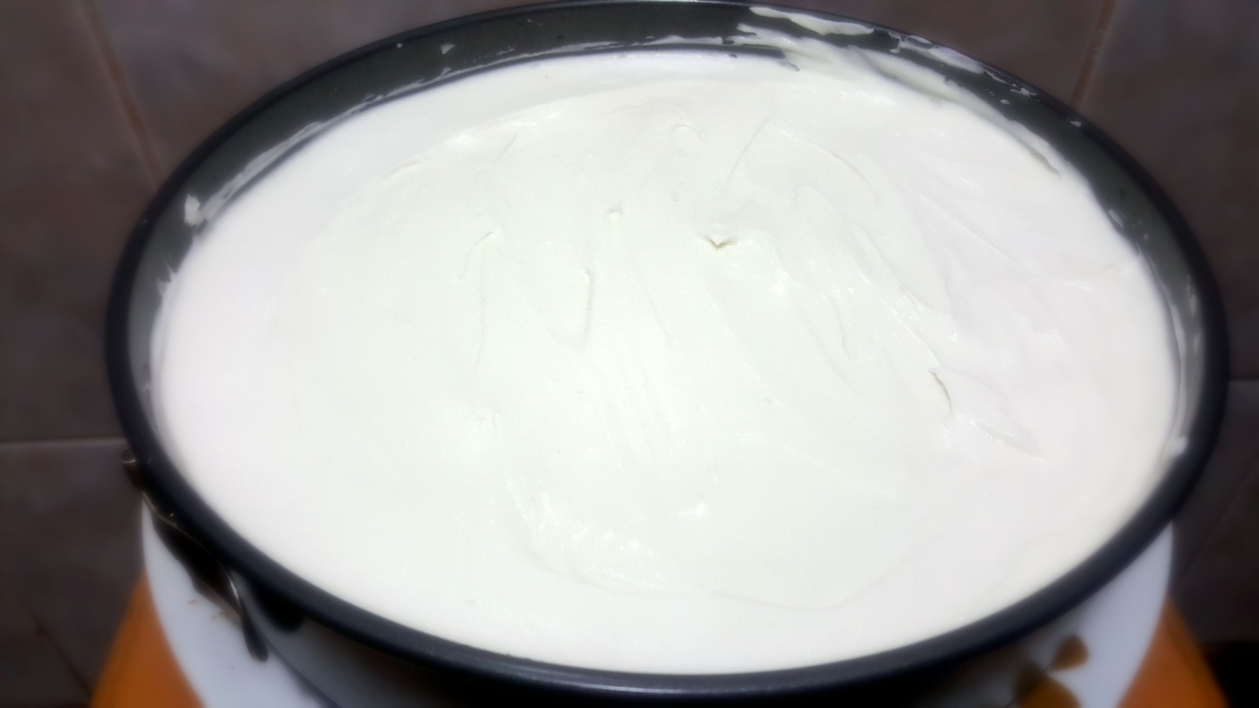 Tort aniversar cu crema de lapte si jeleu de capsuni