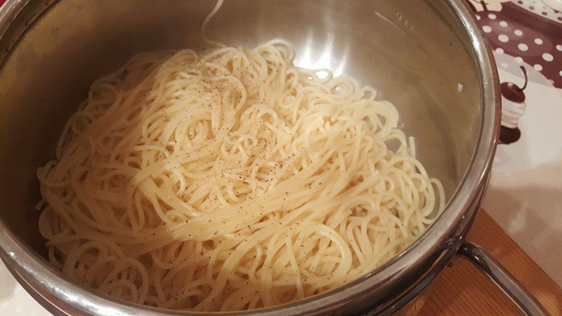 Spaghete cu legume si smantana