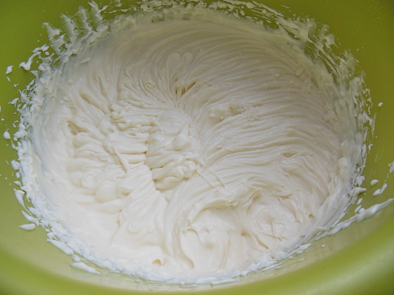 Tarta cu cirese si crema de vanilie cu mascarpone