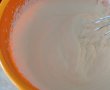 Tort cu crema de iaurt, cirese si capsuni-3