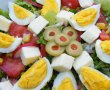 Salată cu ouă și telemea-9