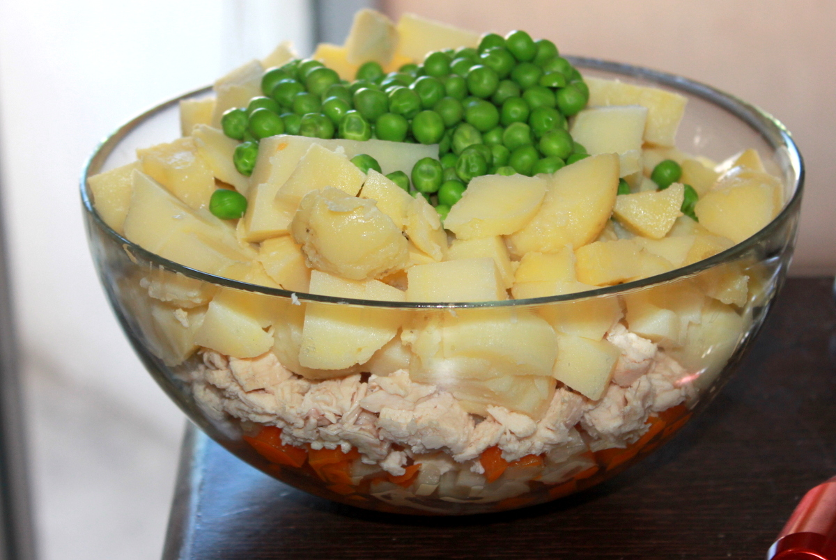 Salata de pui si legume, cu iaurt