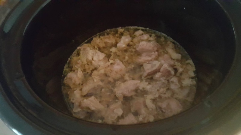 Carne de porc in sos dulce acrisor cu fasole rosie la slow cooker Crock-Pot