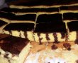 Zebra pandispan cu sos de ciocolata-5