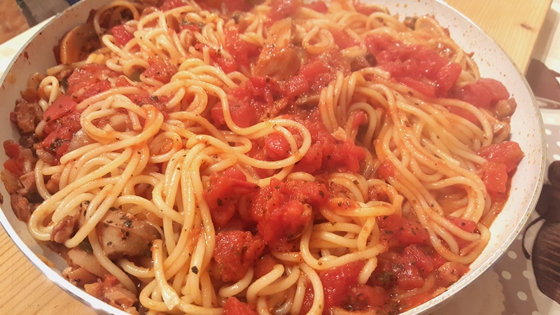 Spaghete cu ton si ciuperci