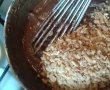 Tort de biscuiti, cu crema de ciocolata cu rom si alune, si insertie de banane-4