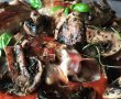Rulouri din carne de porc umplute cu Pancetta, in sos de ardei copti si rosii & ciuperci la tigaie-1