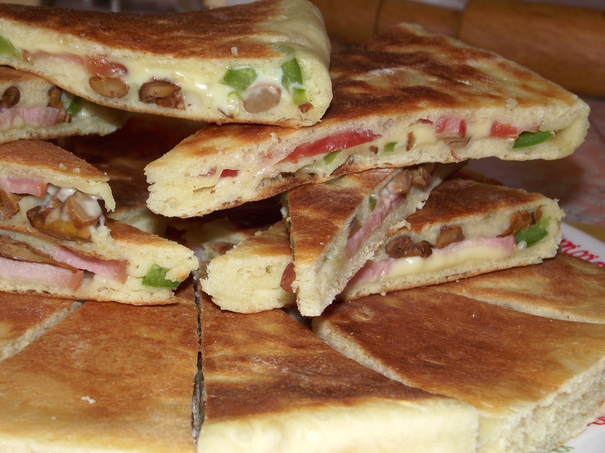 Sandwich-uri din aluat, preparate la Panini Maker Breville