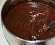 Tort de ciocolata cu mure si piersici - Reteta nr. 100-13