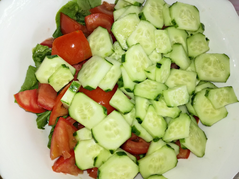 Salata verde cu pui si naut