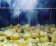 Cartofi in sos de iaurt si carnaciori de gratar-3