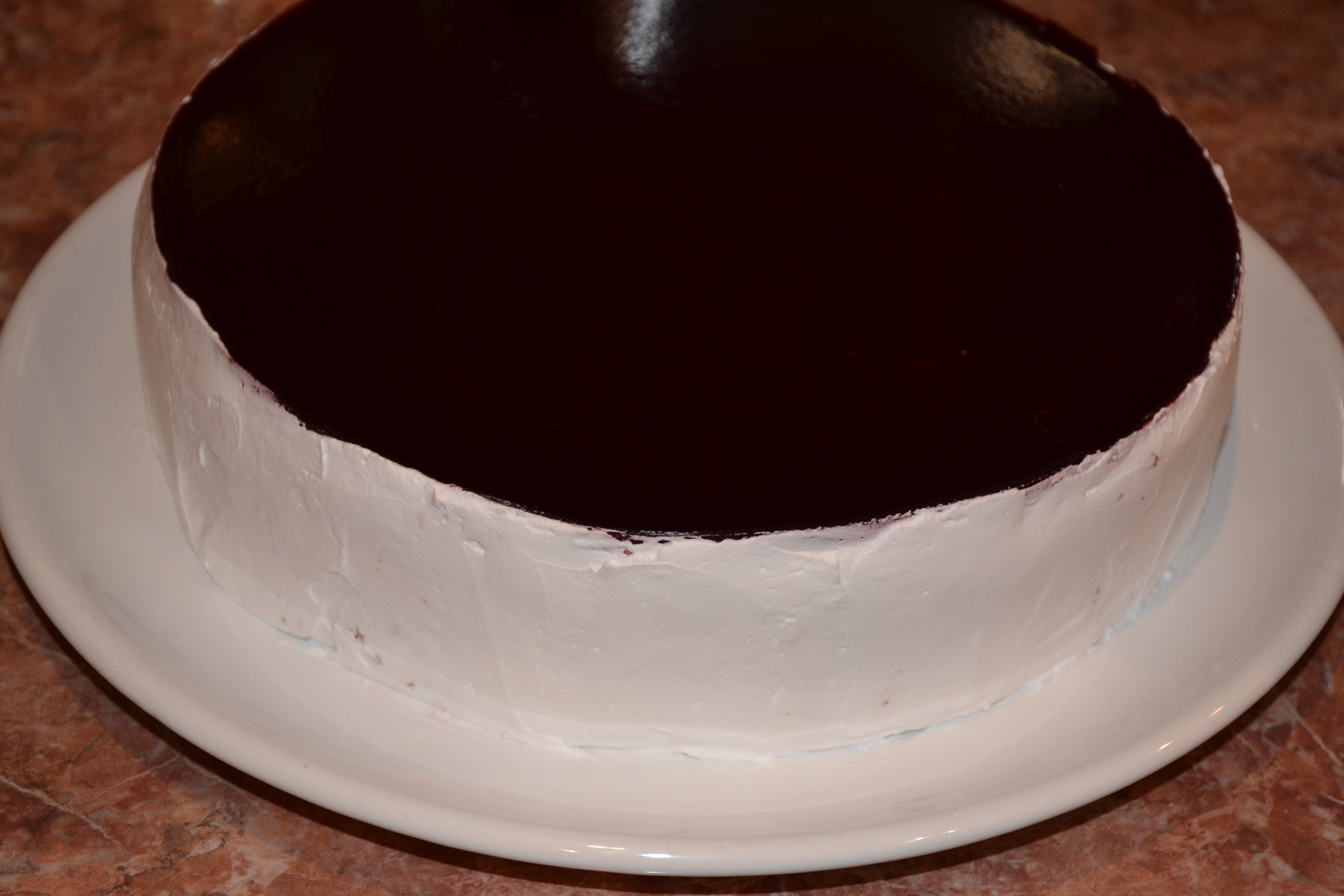 Desert tort cu ciocolata, mure si crema mascarpone