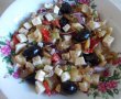 Salata de ardei copti, cu branza, ceapa si masline-9
