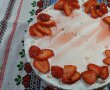 Desert tort cu frisca si capsuni-4