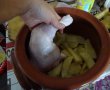 Pulpe de pui cu cartofi in oala de lut-2