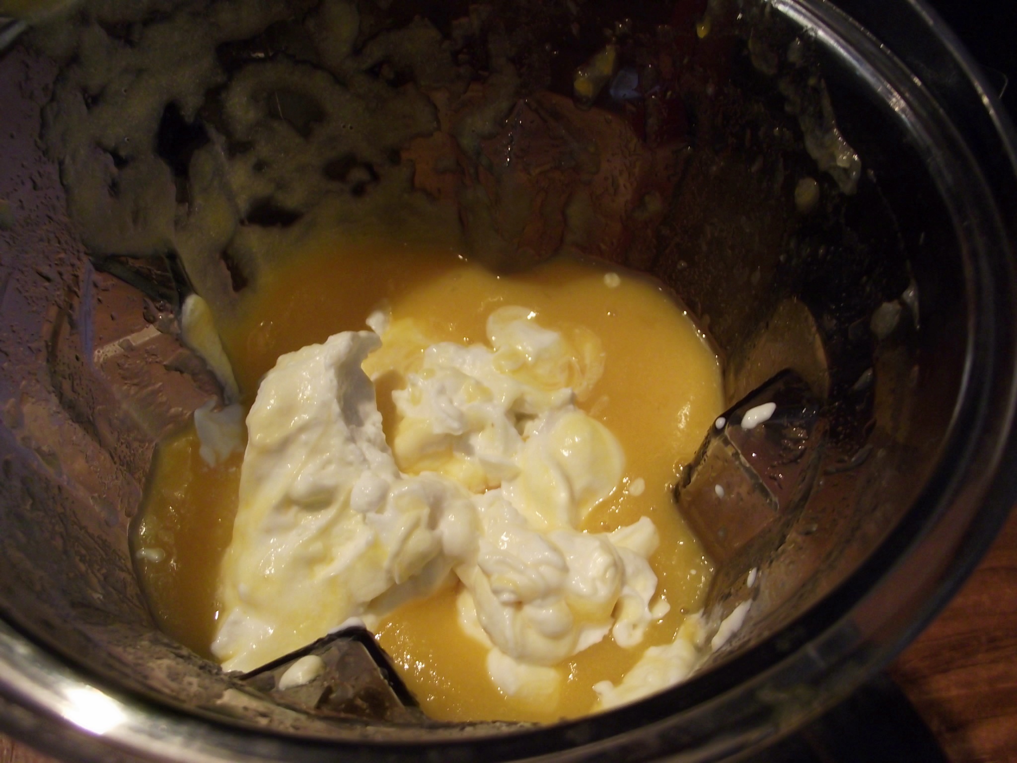 Supa crema de dovleac cu ghimbir servita cu grisine in sunculita crud uscata