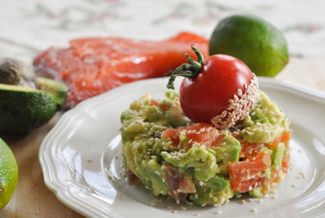 Salata de avocado cu somon sarat