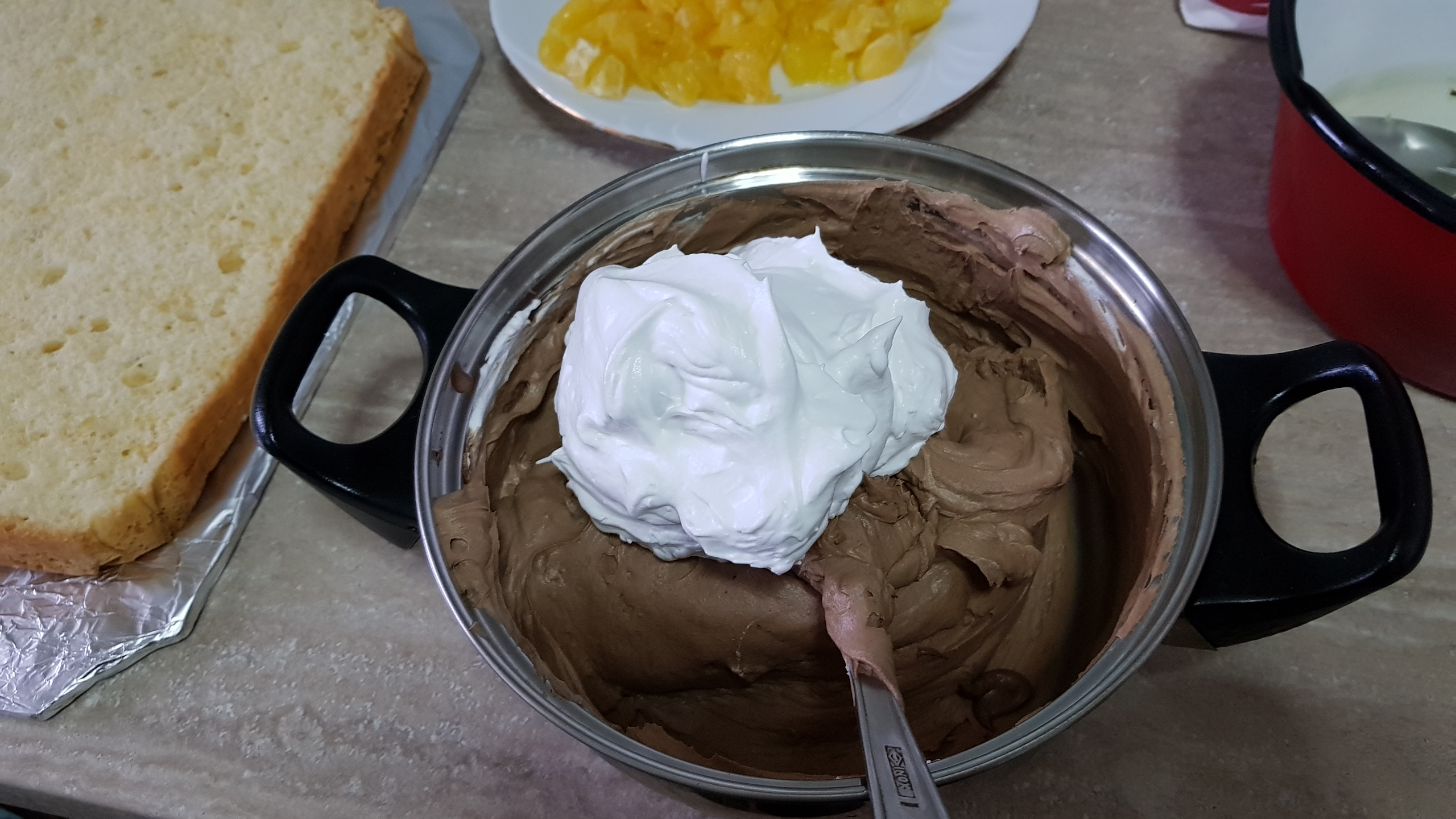 Desert tort cu crema de ciocolata si portocale