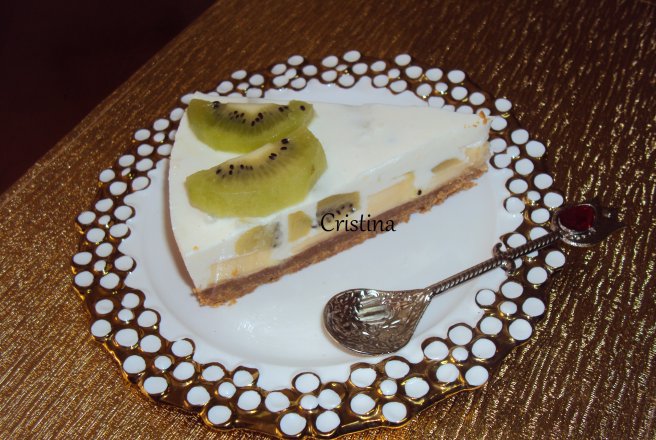 Desert tarta cu iaurt si kiwi