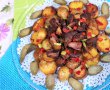 Salata calda de cartofi noi cu ceafa afumata-6