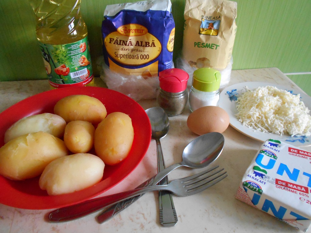Bulgarasi de cartofi in sos alb, la cuptor