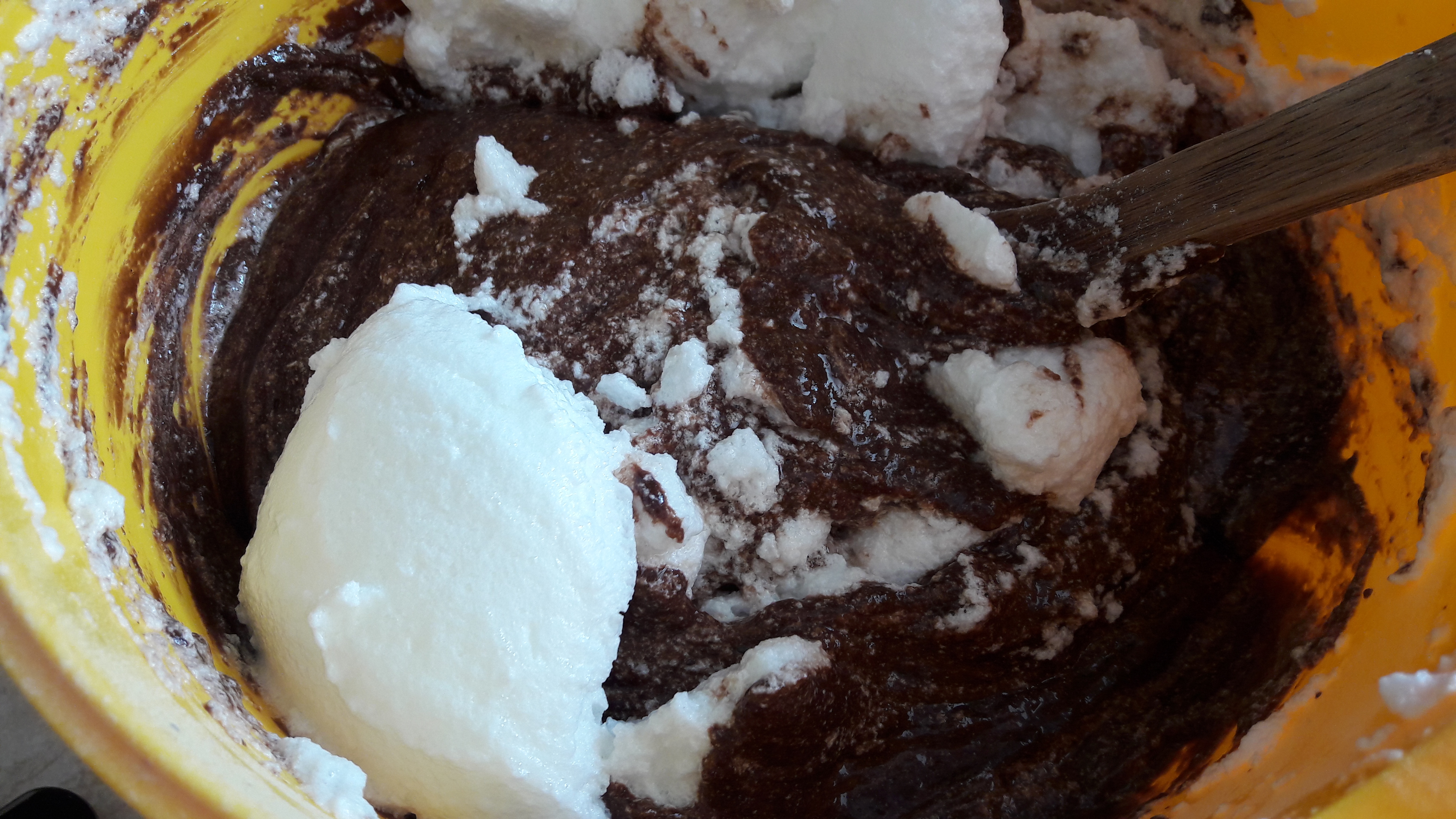 Desert tort sah cu ciocolata, mure și mascarpone