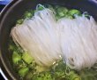 Creveti cu noodles de orez, broccoli si lamaie-8