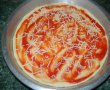 Pizza cu carnati si mozarella-3
