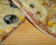 Pizza cu carnati si mozarella-15